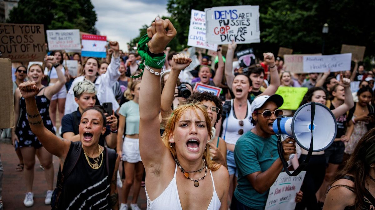 Snímky z USA: Ženy se zlobí. „Ten, co mě znásilnil, má víc práv než já“